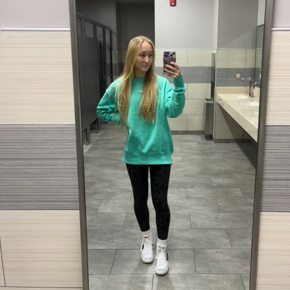 Meet your Posher, April - Picture 1 of 1